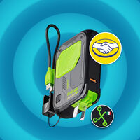 Este no es un cargador común y corriente, tiene una batería integrada que puedes usar como power bank para tu celular 