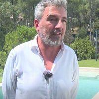 Antonio Molina alquila su piscina por horas en verano: "En un buen día puedo sacar alrededor de 150 euros"