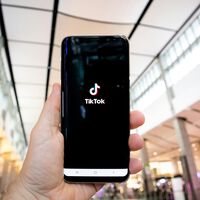 "No pude adaptarme": Salva, el 'sintecho' del Aeropuerto de Barajas, duró poco en su trabajo en Asturias. Ahora es activo en TikTok