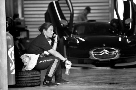 Vanina Ickx no podrá correr el FIA GT1 en Abu Dhabi por su "altura"