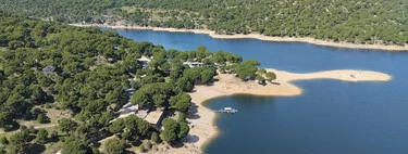 A 1 hora de Madrid: la playa de interior con Bandera Azul, aguas cristalinas y parking gratis