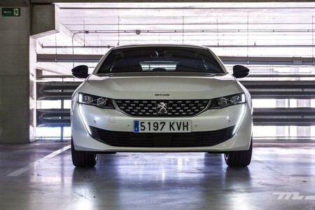 Las placas de matrícula de los coches serán más baratas para los conductores tras un nuevo decreto ley