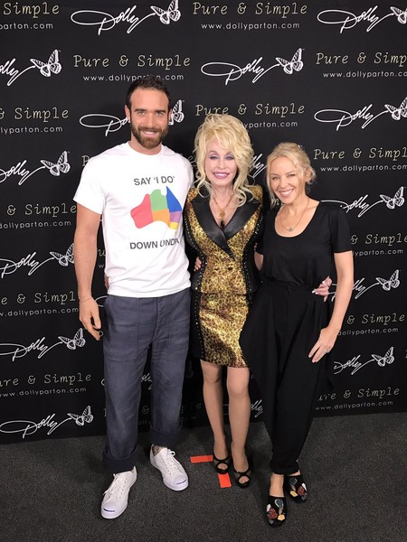 Que no, que Kylie Minogue y Joshua Sasse no se casarán hasta que sea igual para todos en Australia