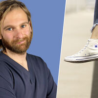 Manuel Vidal, podólogo: "Las crocs no sujetan bien el talón y las converse generan muchísimos problemas en las uñas, para el verano la mejor elección son las sandalias o el calzado 'barefoot'" 