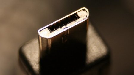 El estándar europeo del Micro-USB se aprueba con la participación de Apple