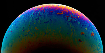 El fotógrafo Jason Tozer "convierte" pompas de jabón en maravillosos planetas