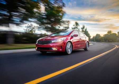 KIA Forte 2017, dos trazos y un borrón para mantenerse al día