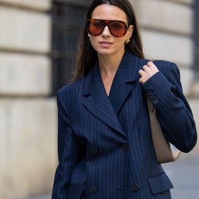 Ya está en Zara el pantalón holgado más elegante en el color de septiembre 2026