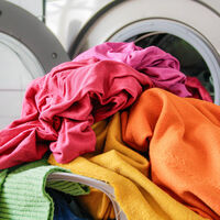 Minha vó sempre fez isso: truque para proteger as roupas na máquina de lavar que todo mundo pode experimentar 