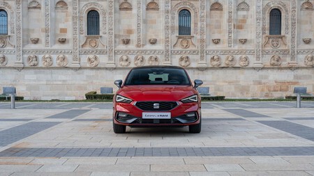 Seat Leon E Hybrid 2025 1