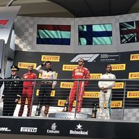 Kimi Raikkonen vuelve a ganar en un final de carrera con lucha a tres bandas en el GP de Estados Unidos