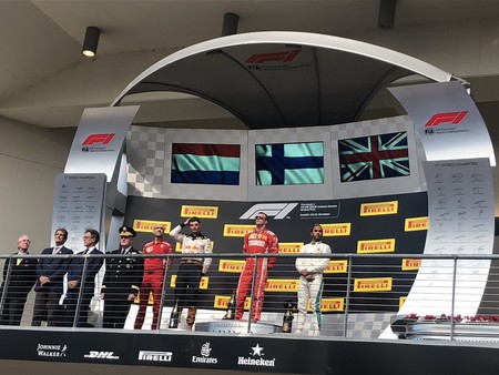 Kimi Raikkonen vuelve a ganar en un final de carrera con lucha a tres bandas en el GP de Estados Unidos