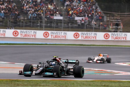 La FIA descarta que el motor Mercedes de Fórmula 1 sea tramposo como sospecha Red Bull, al menos de momento