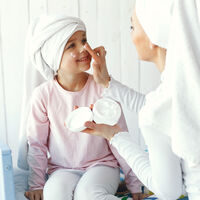 El skincare infantil no es una moda inocente: la ciencia empieza a relacionarlo con la pubertad precoz 