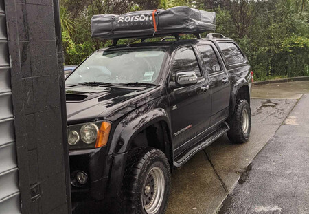 Le roban su Holden Colorado y se la devuelven a los tres días con regalos para su hijo