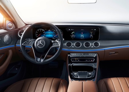Mercedes Benz E Class 2021 1600 25