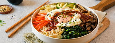 Receta de bibimbap coreano, el plato único de arroz, verduras, carne y huevo que se puede adaptar al gusto de cada cual