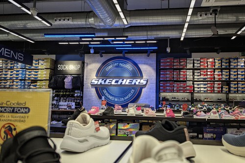 Skechers comienza hoy a vaciar su almacén de zapatillas con descuentos de hasta el 53% para arrasar esta temporada