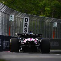 Alpine prometió que tardarían 100 carreras en ganar en F1. Se acaban de cumplir, van últimos del mundial y el futuro se tambalea