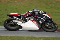 MotoGP Qatar 2010: Tomizawa pasa a la historia de Moto2 seguido de Álex Debón