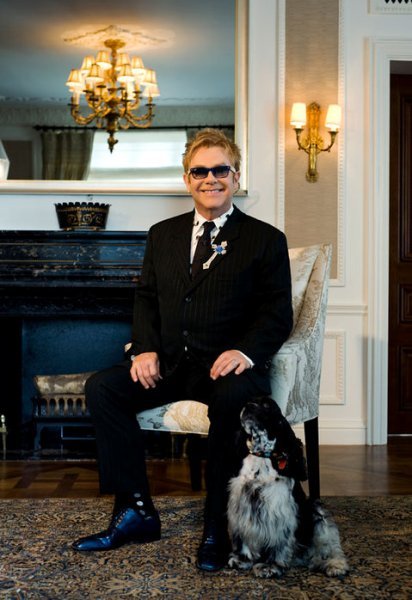 Boquitas de Piñón: Elton John, si te muerdes la lengua te envenenas