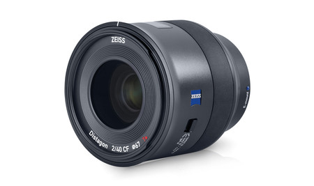 Zeiss Batis 2/40 CF: el puente que hacía falta en la familia de objetivos premium para monturas E de Sony