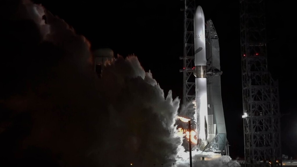 Aparta, Elon: el cohete gigante de Jeff Bezos está listo y la NASA le hace ojitos