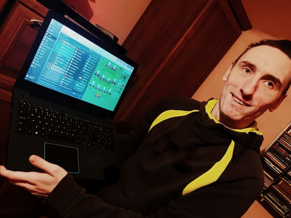 Un chaval lleva tanto tiempo jugando a su partida de 'Football Manager' que supera ya las 416 temporadas 