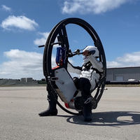 El monociclo más rápido del mundo es eléctrico y alcanza los 113 km/h, pero conducirlo está reservado a valientes