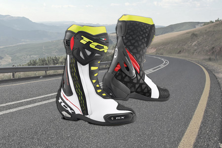 Estás a 299 euros de las nuevas TCX RT-RACE, botas de diseño italiano y máximas prestaciones
