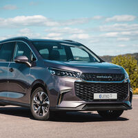El Maxus EUNIQ 5 es un enorme eléctrico de siete plazas y hasta arriba de equipamiento, por 52.000 euros