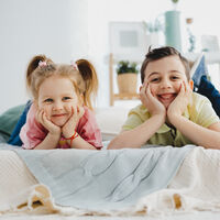 Adiós a las pantallas en verano: cómo reducir al máximo el tiempo que los niños pasan frente a ellas 