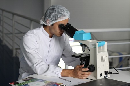 Esta es la imagen que se tiene de los científicos y cómo ello socava la credibilidad en la ciencia