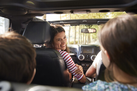 ¿A partir de qué estatura puede ir un niño en el asiento delantero del coche?