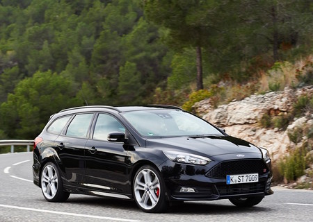Ford Focus St Wagon 2015 1024 04