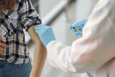 ¿Puedo vacunarme frente a la COVID si estoy siguiendo un tratamiento de fertilidad o tengo previsto iniciarlo?