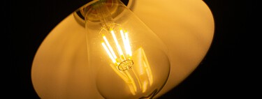 Casi la mitad de los hogares españoles no tiene en cuenta algo fundamental en su factura de la luz. Puedes  llegar a pagar mucho menos 