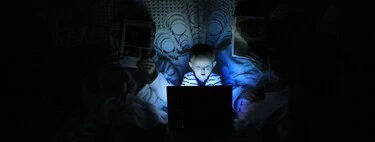 La pescadilla que se muerde la cola: más uso de pantallas de pequeños implica más dependencia de mayores