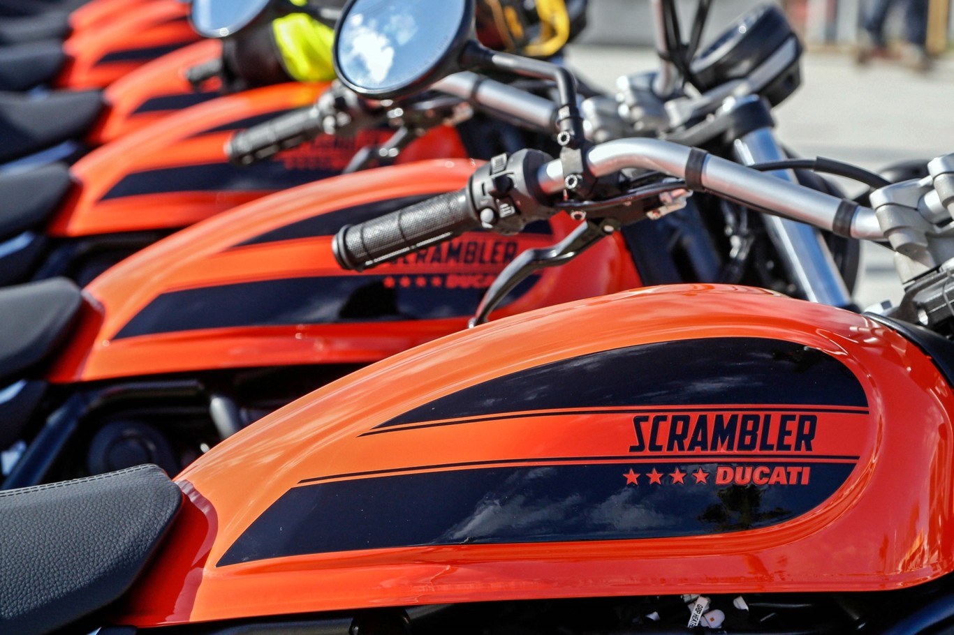 Y para acabar, el mar, mucho buen rollo y la Ducati Scrambler Sixty2 en nuestro vídeo resumen