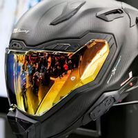 Há cinquenta anos, um novo capacete mudou para sempre a forma como as pessoas pilotam motocicletas; agora, querem ir além 