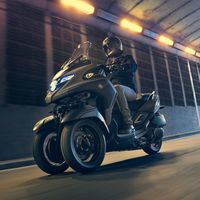 Yamaha patenta un triciclo basado en el scooter Yamaha TMAX 560, futuro rival del Piaggio MP3 500