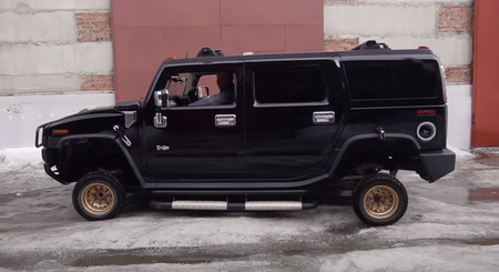 En video: Lo más ridículo que verás hoy es esta Hummer sobre llantas tamaño Atos