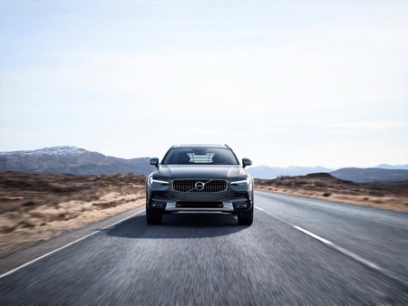 Volvo V90 Cross Country, los suecos se disfrazan de scouts