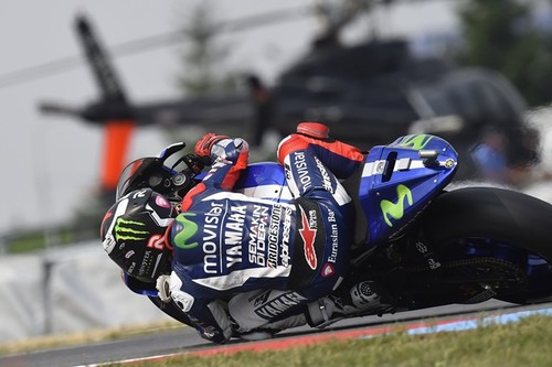 MotoGP República Checa 2015: Jorge Lorenzo gana y le arrebata el liderato a Valentino Rossi