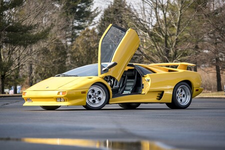 Aquellos locos años 90: 8 de los superdeportivos herederos del Lamborghini Countach que marcaron una época