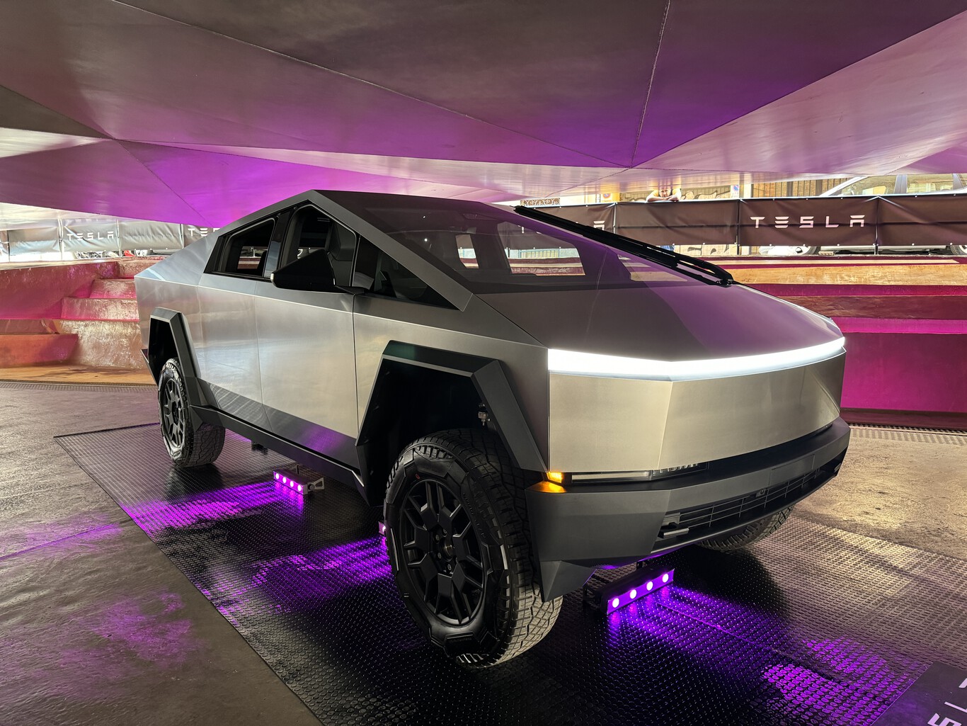 New: Levitating Cybertruck in Tesla Shop | Tesla Cybertruck New: Levitating Cybertruck in Tesla Shop | Tesla Cybertruck
