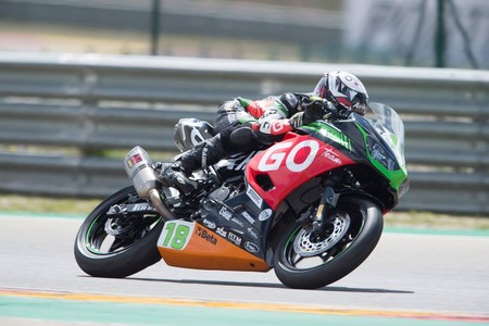 Manuel González consigue su primera victoria en el estreno de Supersport 300 y caída de Ana Carrasco