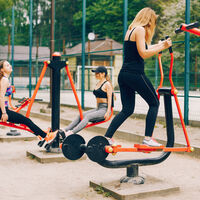 Del asfalto a las barras de calistenia: cómo los parques de tu ciudad se han convertido en la mejor terapia contra la ansiedad moderna