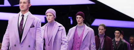 El espíritu Courrèges inspira la nueva Era Espacial de Versace para el próximo invierno