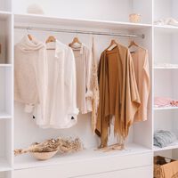 Tu ropa siempre ordenada gracias al armario más barato y espacioso de IKEA para hacer el cambio de temporada a un precio rebajado